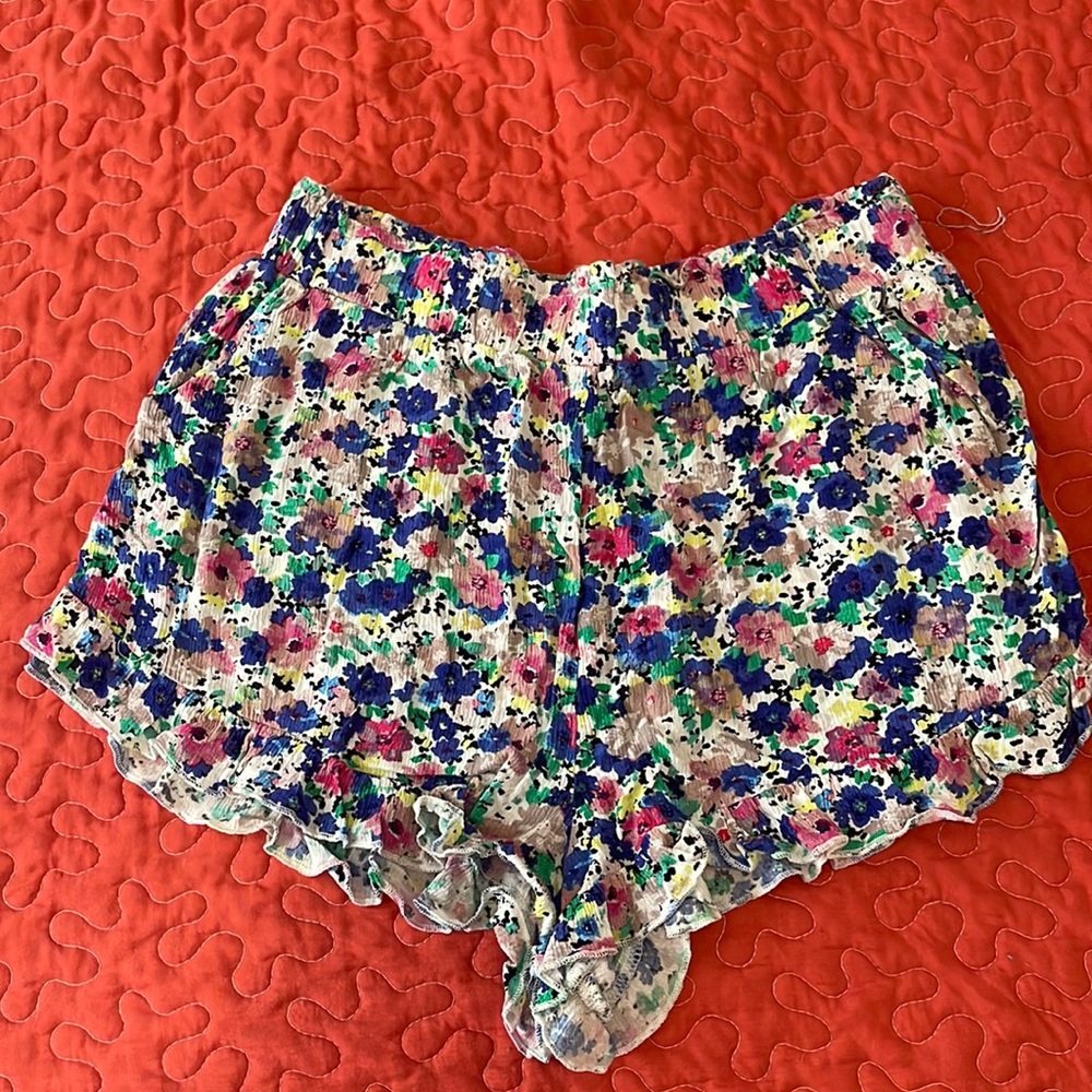 Floral size large shorts - fit like a medium